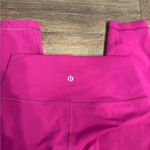 Size 6 Lululemon Wunder Unders 25”